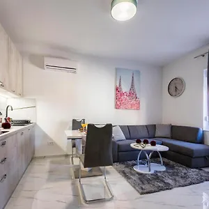 luxury-apartman-zadar-old-city.hotelinzadar.com/